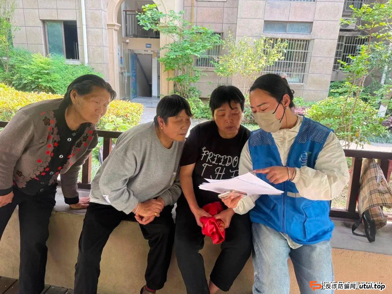 双合元界生活骗局?社区网格员协同民警劝阻骗局 双合元界生活骗局?社区网格员协同民警劝阻骗局