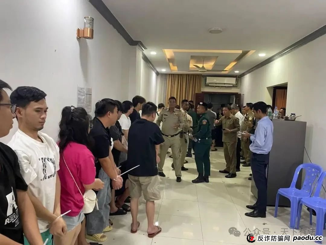 场面震撼!柬埔寨电诈园区上演集体大逃亡! 场面震撼!柬埔寨电诈园区上演集体大逃亡!